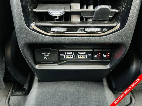 Used 2023 Jeep Grand Cherokee Limited w/ Black Appearance Package image 9