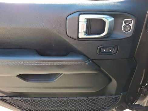 Used 2018 Jeep Wrangler Unlimited Sahara image 13