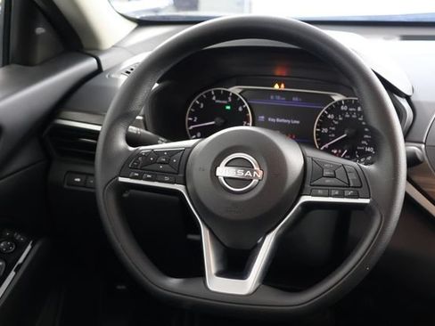 Used 2023 Nissan Altima 2.5 SV FWD image 10