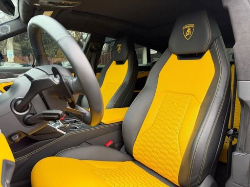 Used 2021 Lamborghini Urus image 11