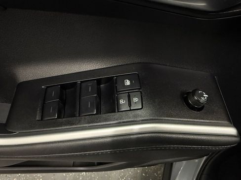 Used 2025 Toyota Highlander XSE image 10