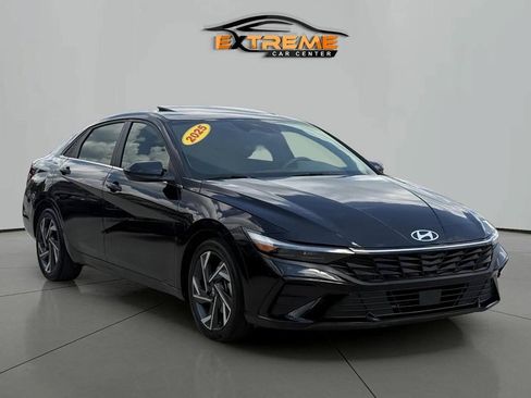 Used 2025 Hyundai Elantra SEL w/ Cargo Package FWD image 8