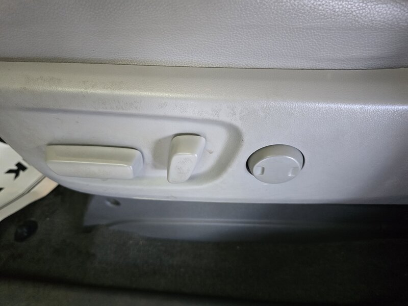 Used 2019 Toyota Sienna XLE w/ XLE Navigation Package FWD image 19