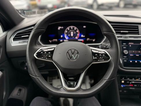 Used 2022 Volkswagen Tiguan SE R-Line image 15