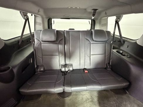 Used 2015 Chevrolet Suburban LTZ RWD image 7