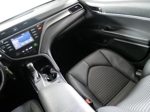 Used 2019 Toyota Camry SE image 11
