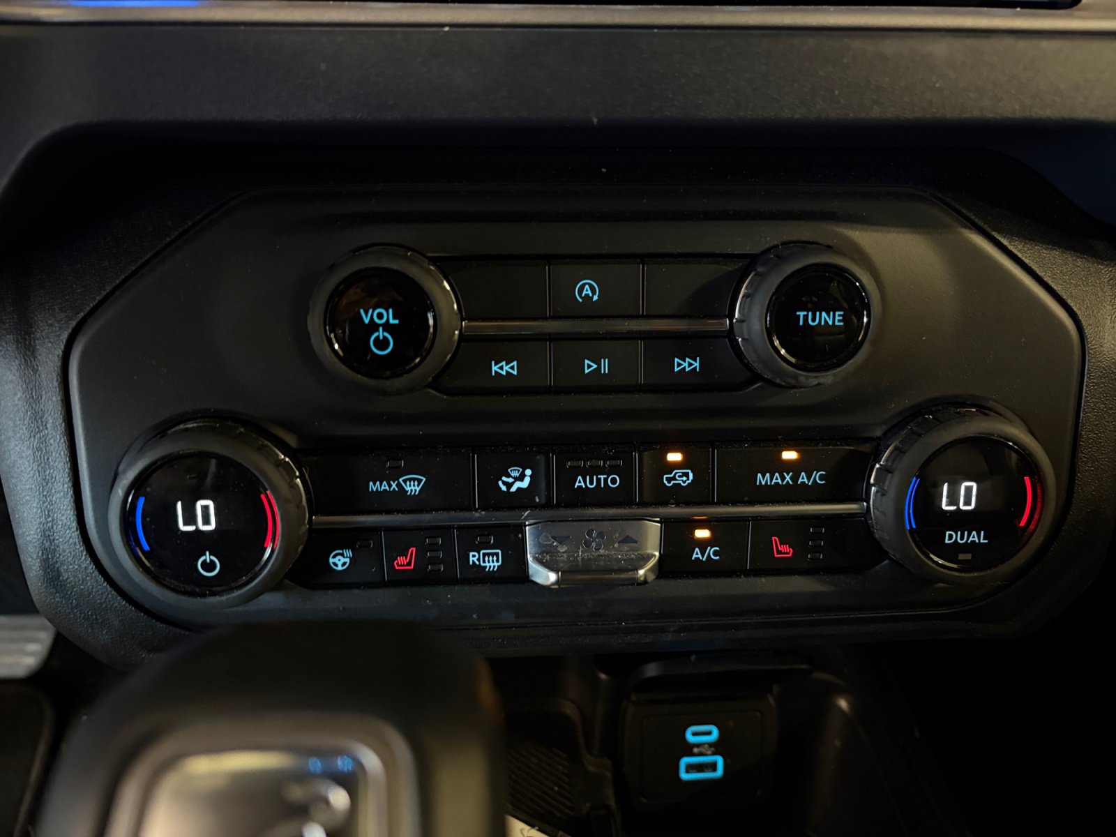 Used 2025 Ford Bronco Outer Banks AWD/4WD image 17