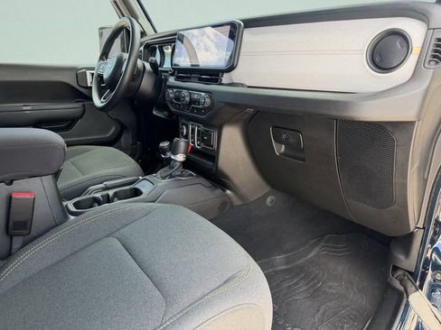 Used 2025 Jeep Wrangler Sport AWD/4WD image 14