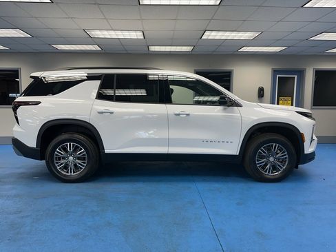 New 2026 Chevrolet Traverse LT image 2