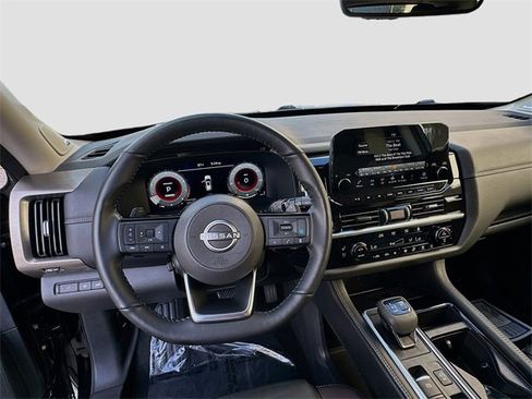 Used 2024 Nissan Pathfinder Platinum w/ Cargo Package image 8