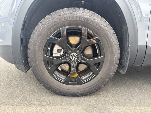 Used 2025 Volkswagen Atlas Peak Edition SE AWD/4WD image 29