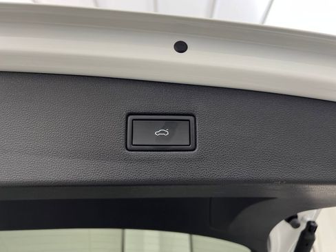 Used 2024 Volkswagen Tiguan Wolfsburg Edition image 43