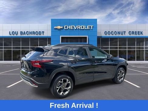 Used 2024 Chevrolet Trax LT FWD image 8