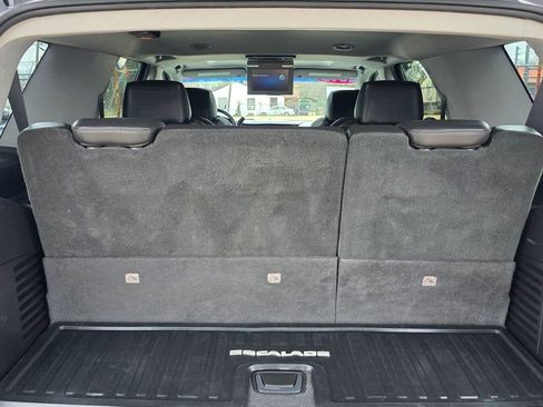 Used 2019 Cadillac Escalade Premium Luxury image 11