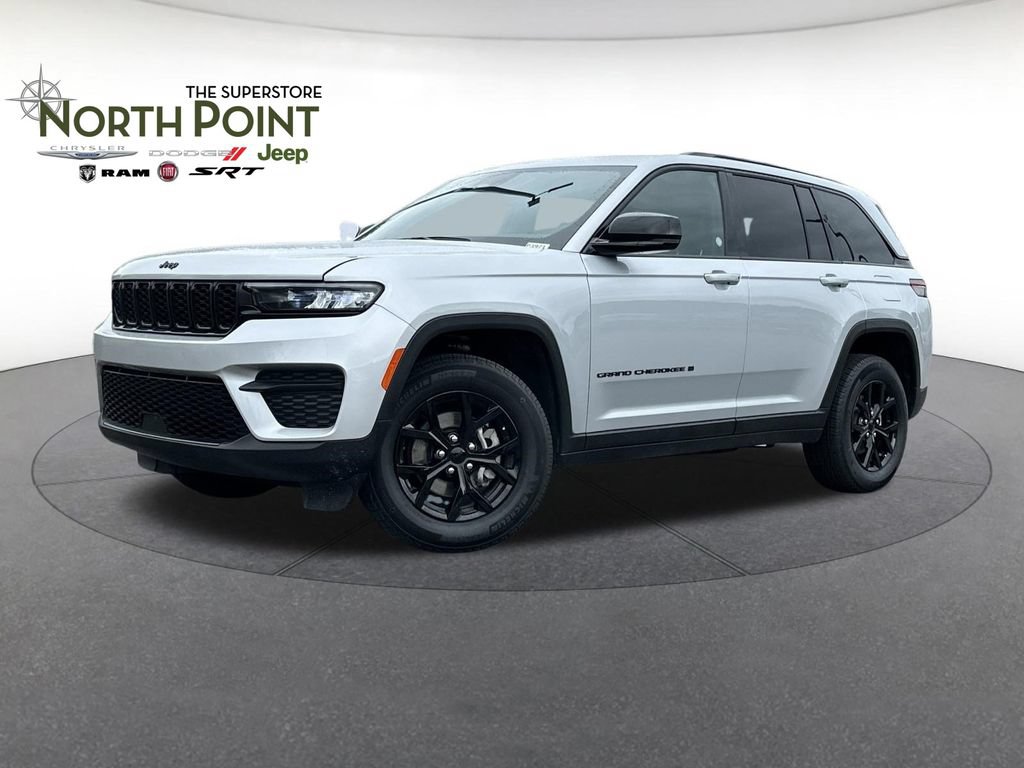 Used 2025 Jeep Grand Cherokee Altitude AWD/4WD image 1