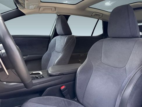 Used 2023 Lexus RZ 450e Premium w/ Accessory Package (2T) image 5