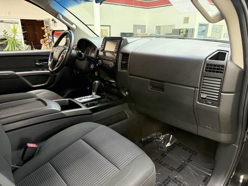 Used 2015 Nissan Titan SV w/ SV Value Truck Package AWD/4WD image 18