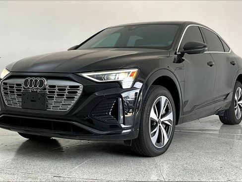 Used 2024 Audi Q8 e-tron Premium Plus w/ Premium Plus Package AWD/4WD image 5