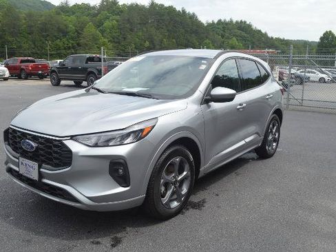 Certified 2023 Ford Escape ST-Line Select AWD/4WD image 2