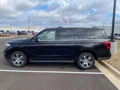 Used 2024 Ford Expedition Limited image 8
