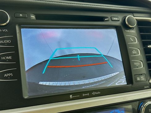 Used 2018 Toyota Highlander XLE FWD image 22