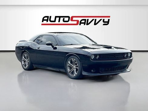 Used 2021 Dodge Challenger R/T RWD image 1