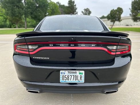 Used 2019 Dodge Charger SXT w/ Leather Interior Group RWD image 7