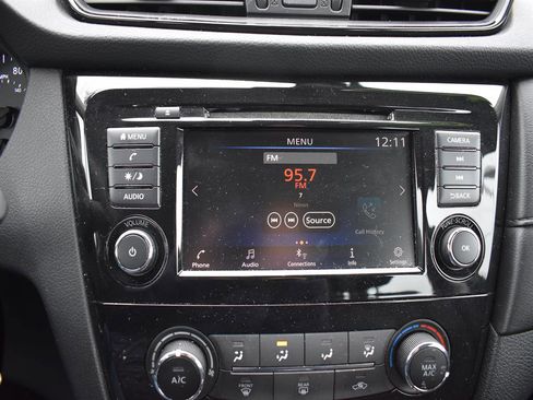 Used 2020 Nissan Rogue S image 14