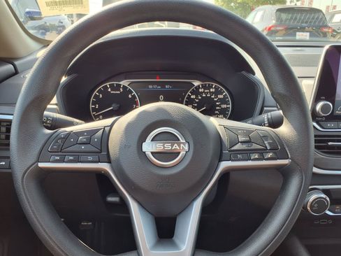 Used 2025 Nissan Altima 2.5 SV FWD image 21