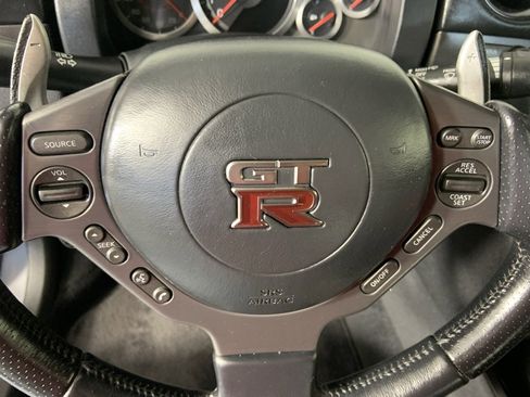 Used 2013 Nissan GT-R Premium image 20