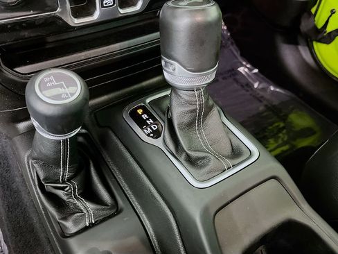Used 2021 Jeep Wrangler Unlimited Sahara w/ Uconnect 4C Nav & Sound Group AWD/4WD image 24