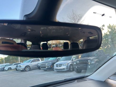 Used 2023 Chrysler Pacifica Touring-L image 57