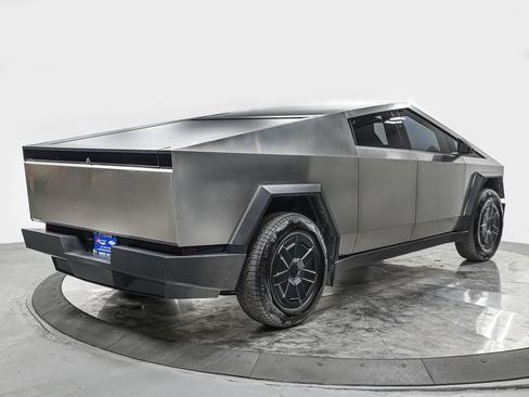 Used 2025 Tesla Cybertruck AWD Crew Cab image 7