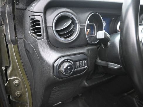 Used 2022 Jeep Gladiator Overland w/ Popular Equipment Package AWD/4WD image 21