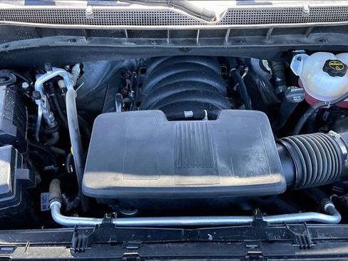 Used 2025 Chevrolet Suburban Z71 AWD/4WD image 32
