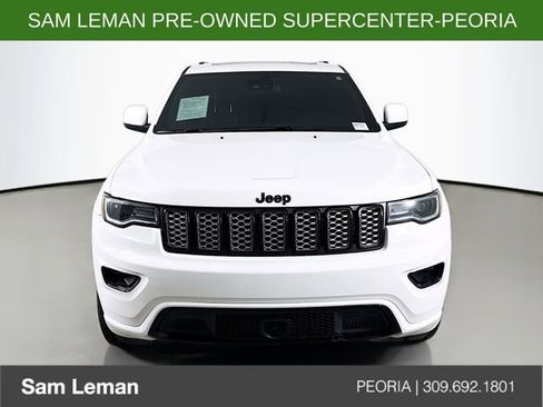 Used 2022 Jeep Grand Cherokee Laredo X image 2