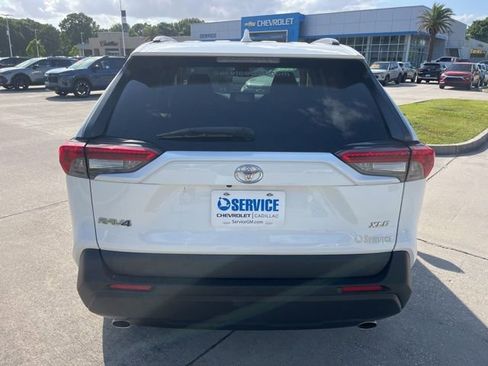 Used 2019 Toyota RAV4 XLE image 5