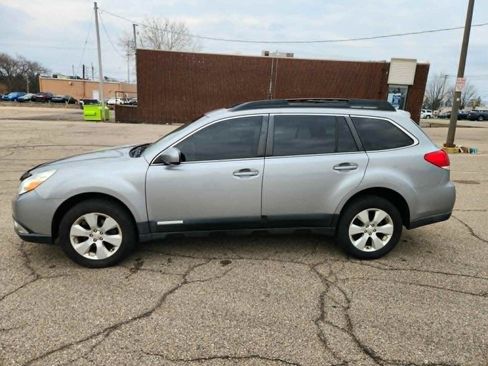 Used 2011 Subaru Outback 2.5i Limited image 7