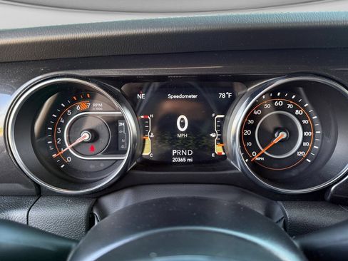 Used 2022 Jeep Wrangler Unlimited Sahara AWD/4WD image 13