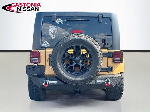 Used 2013 Jeep Wrangler Unlimited Sahara w/ Connectivity Group AWD/4WD image 7