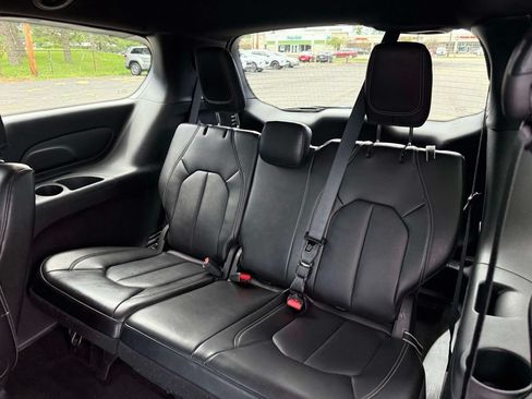 Used 2025 Chrysler Pacifica Select FWD image 13