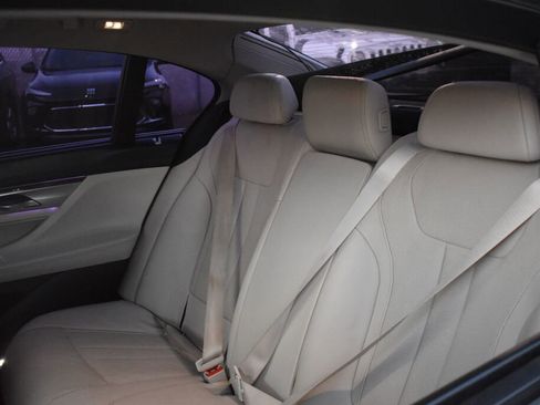 Used 2017 BMW 740i image 29