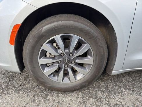Used 2024 Chrysler Pacifica Select image 30