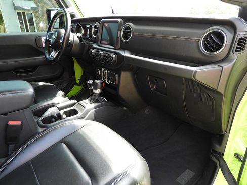 Used 2021 Jeep Wrangler Unlimited Sahara w/ Uconnect 4C Nav & Sound Group AWD/4WD image 35