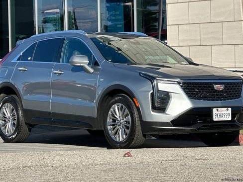 Used 2024 Cadillac XT4 Premium Luxury image 1