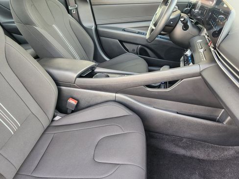 Used 2025 Hyundai Elantra SEL FWD image 13