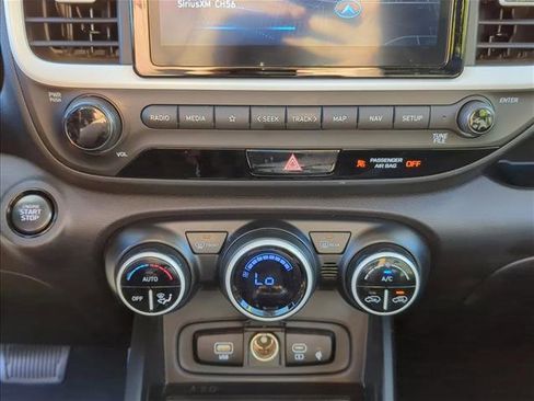 Used 2024 Hyundai Venue Limited image 19