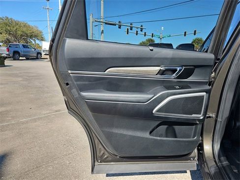Used 2022 Kia Telluride EX w/ EX Premium Package image 13