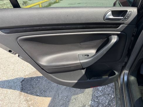 Used 2014 Volkswagen Jetta SE FWD image 24
