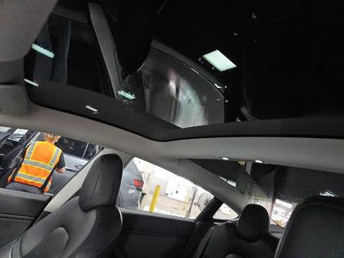 Used 2018 Tesla Model 3 Long Range image 7